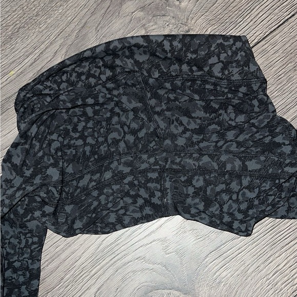 Lululemon Align Crop size 4 with a 21" inseam Wild Thing Camo Deep Coal Multi - Picture 13 of 13